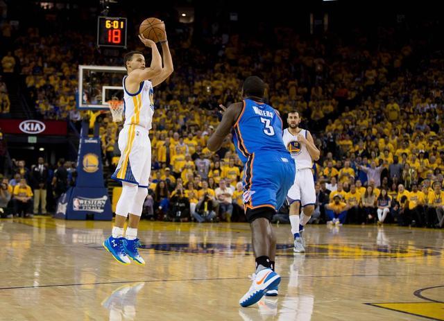 NBA：独行侠击败雄鹿 东契奇全场三双（NBA：独行侠力克雄鹿，东契奇轰下三双）