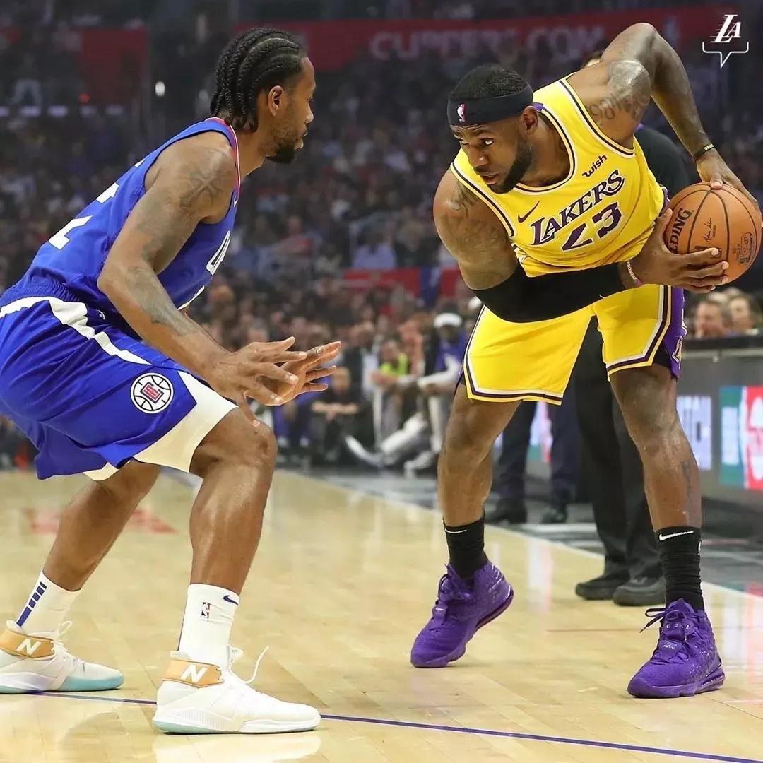 中超：山东泰山主场2-0完胜青岛队（中超：山东泰山主场两球零封青岛队）