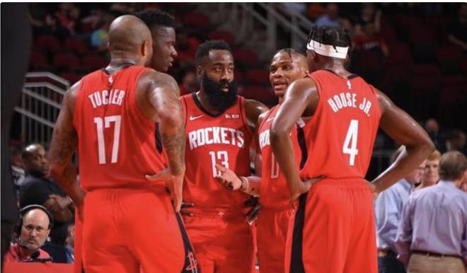 欧联对阵格拉茨风暴，卡拉布里亚打进挑球过人后精彩进球（欧联战格拉茨风暴，卡拉布里亚挑球过人后精彩破门）