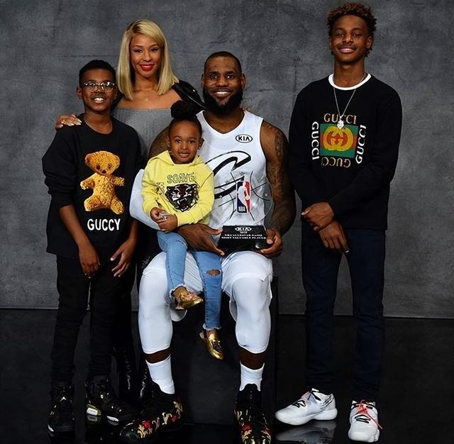 勇士新人一战成名（勇士新秀一役成名）