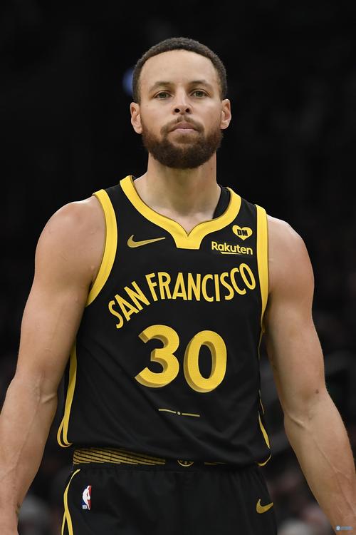 诺伊尔：乌尔比希一定会接替我的位置；我想慢慢考虑未来（诺伊尔：乌尔比希必将接替我；我会从容审视未来）