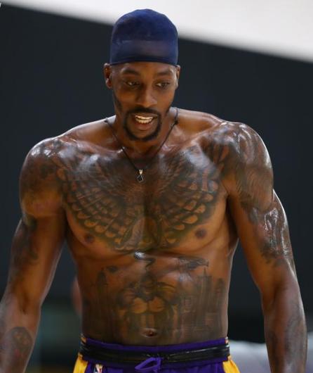 武体教授谈三镇输海牛：线上线下骂声一片，还不如上全替补（武体教授评三镇不敌海牛：线上线下骂声四起，倒不如派全替补）